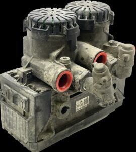 Supapă ebs axa motrică volvo – coduri: 21122035, 20828241, 20570910, 20502537, 7420828241, 7420570910, 7420502537, 7421122035, 7485003713, 5801910309