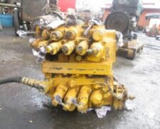 Distribuitor hidraulic pentru Komatsu PC220