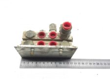 Supapă de Aer Volvo 20383381 Cu Conexiuni Multiple și Șuruburi de Fixare
