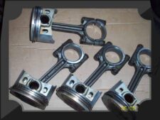 Set de pistoane cu segmenți și biele pentru motor Deutz F5L912