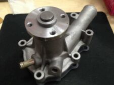 Pompa apă pentru motor Kubota V3600 V2203 D902 D1105 D750