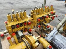 Distribuitor hidraulic pentru Caterpillar 325-11