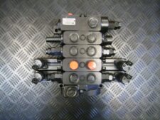 Distribuitor hidraulic pentru miniexcavator Caterpillar 3024D